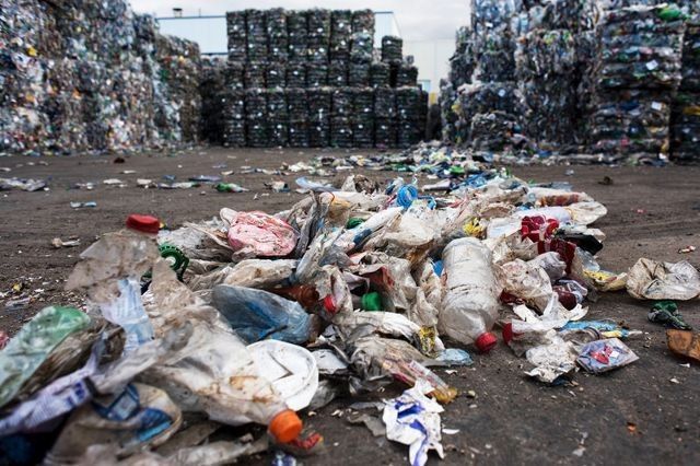 karya seni dari plastik